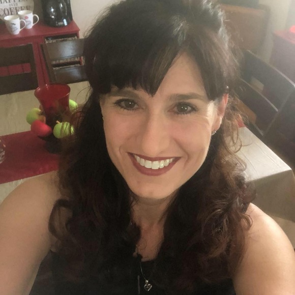 Meet your Posher, Michelle - Picture 2 of 2